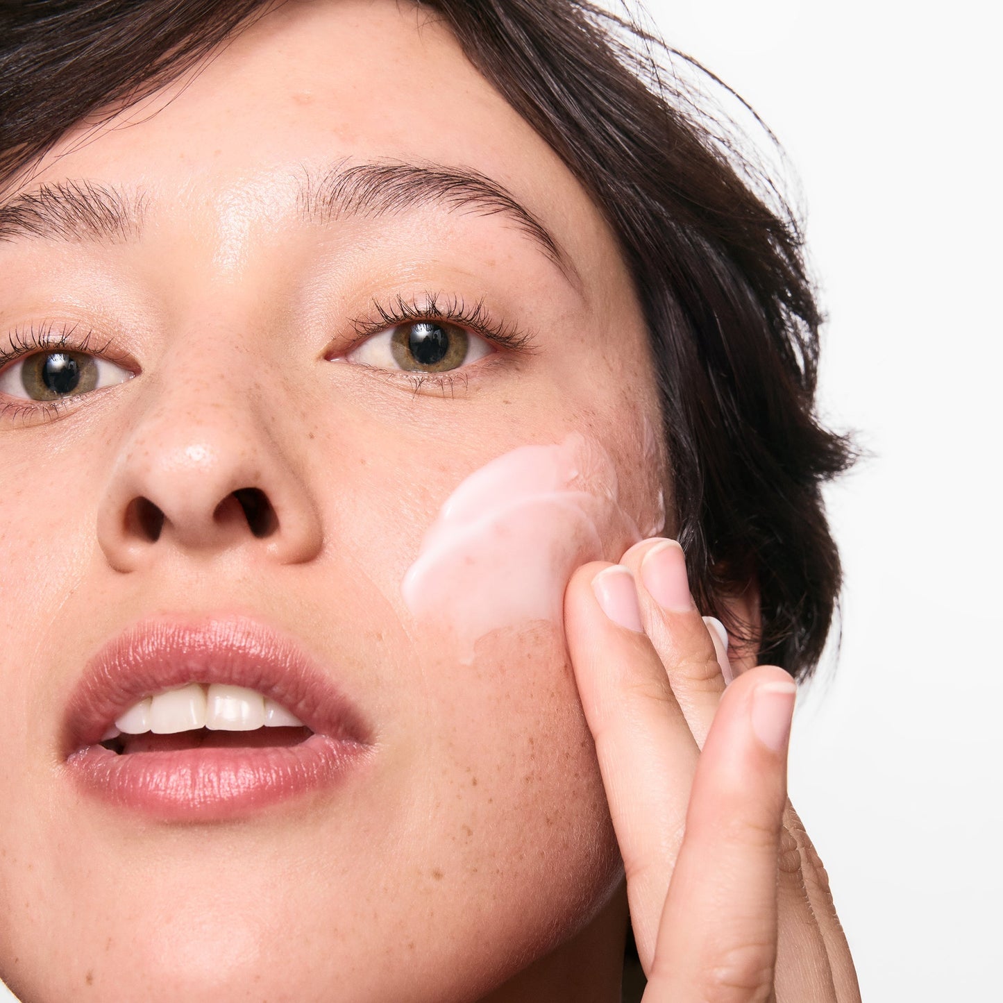 hydrating-cleanser-and-oil-free-moisturizer-duo-i0 01_LYDIA_12_APPLICATION_OMEGA_SUPERSIZE_036_1_8483aad9-c9a3-46f0-b735-539c739306ac.jpg