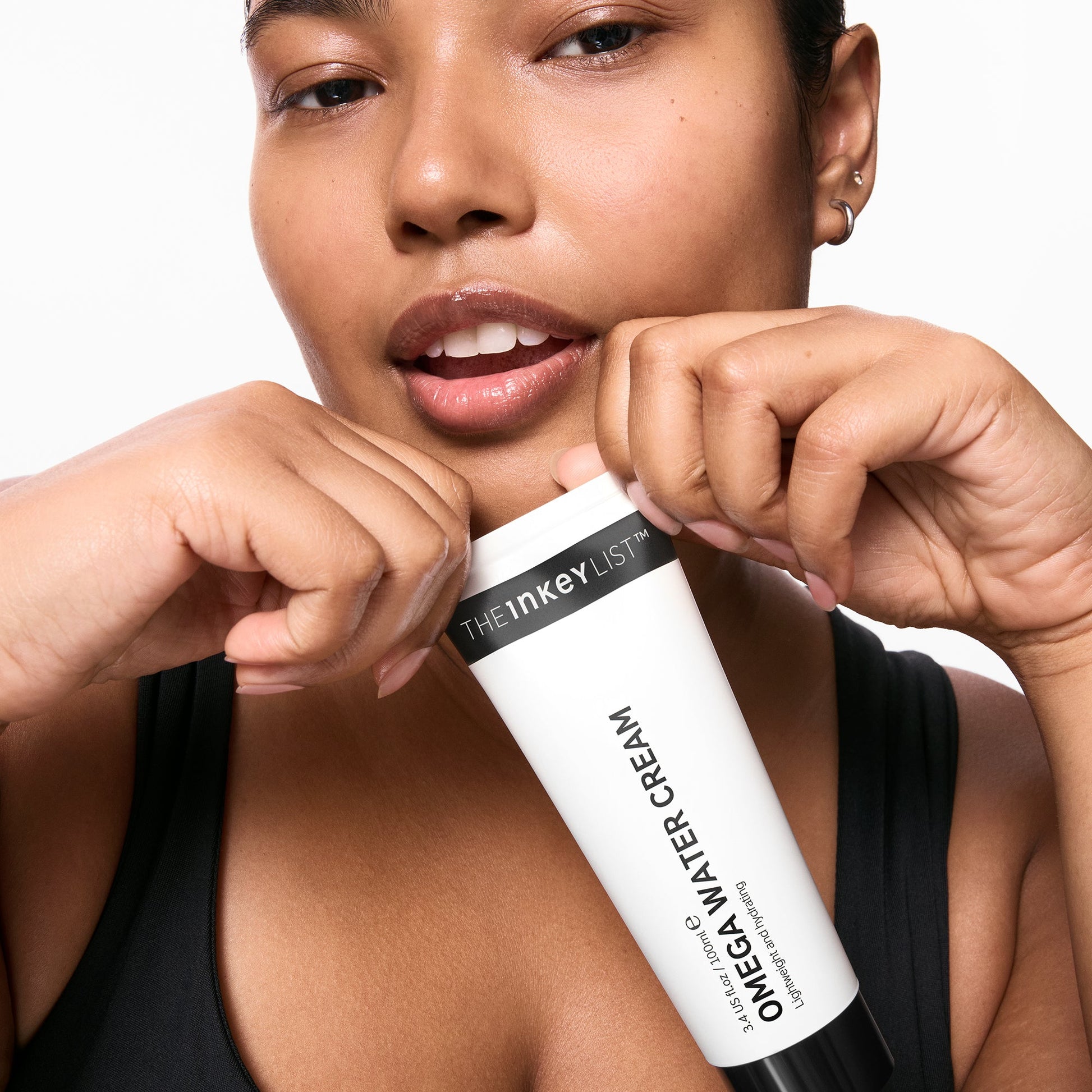 supersize-omega-water-cream-duo-w9 03_KAFFYA_07_HOLDING_OMEGA_SUPERSIZE_001.jpg