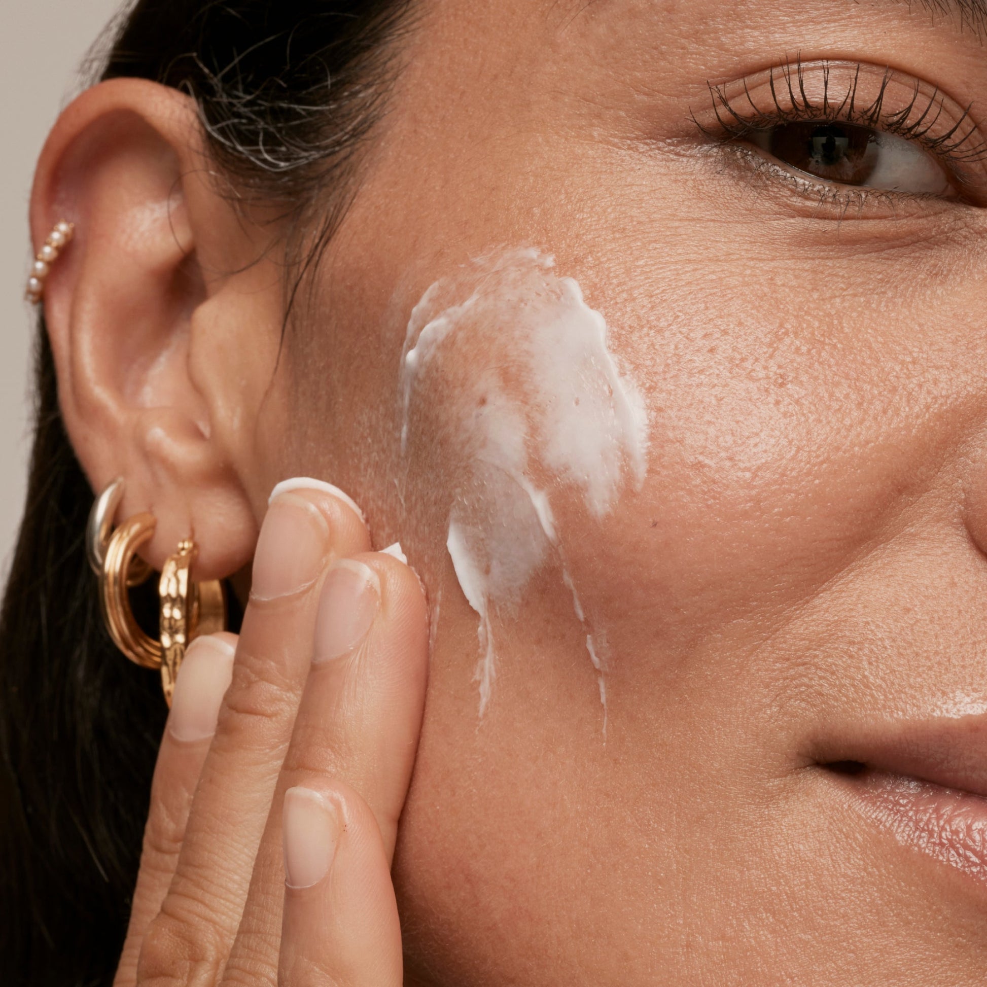 simple-skincare-cleanser-and-ceramide-moisturizer-duo-o1 INKEY_DTC_Bio-ActiveCeramide_Ppage_Model_02_dd0fc443-e441-4e82-ac65-ebe93c1b6365_1.jpg