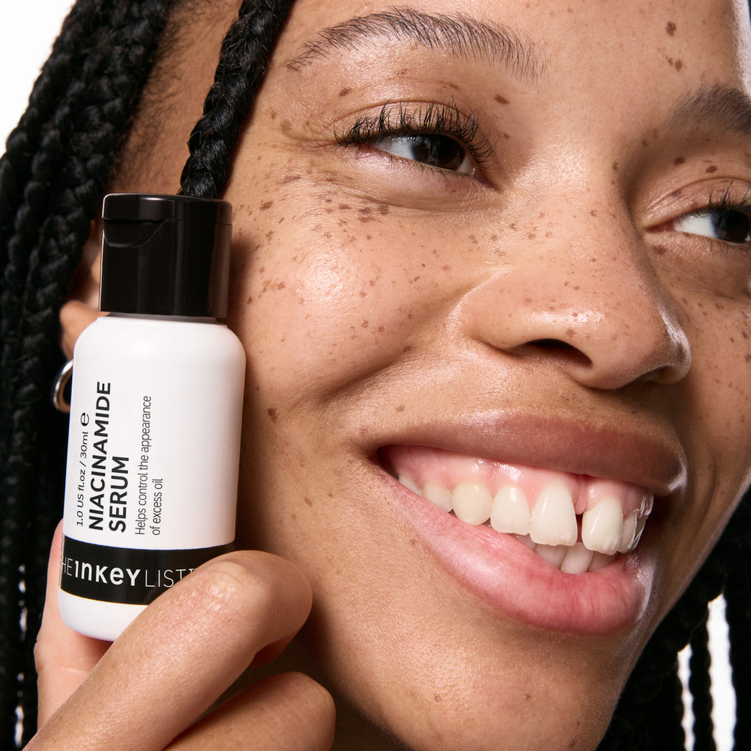 10-niacinamide-serum-duo-i0 Model01_d6be0920-41bd-4df2-8281-5a1face2e177.jpg