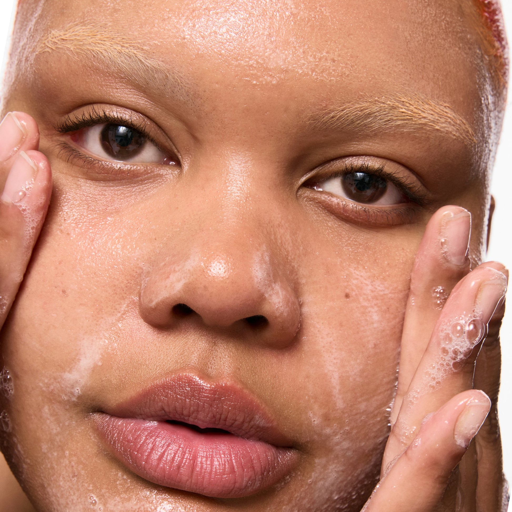 salicylic-acid-cleanser-150ml-b5 Omega50_Model_2000x2000-1_ce0a3018-d6f0-4ed9-a17d-0096b80b29f6.jpg